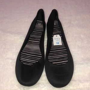 Women’s black flats shoes new with tags